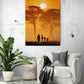 Tableau paysage africain illuminant un salon cosy avec son coin lecture et fauteuil blanc."