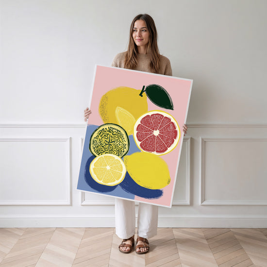 Poster Agrumes - Fraîcheur acidulée pour une cuisine pleine de peps — Vierge - poster-femme-debout