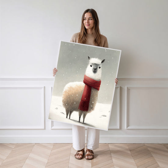 Poster Alpaga des neiges - Petit lama à l'écharpe rouge — Vierge - poster-femme-debout