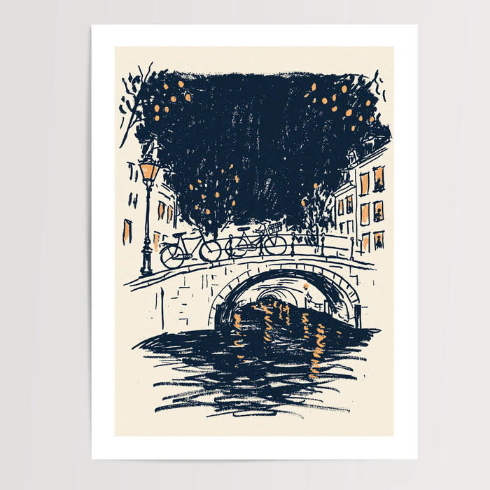Poster paysage urbain Amsterdam pont canal vélos bleu nuit touches orangées décoration murale — passe-partout blanc