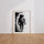 Poster Astronaute - Silhouette énigmatique en noir et blanc — Vierge - living-room — passe-partout blanc