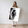 Poster Astronaute - Silhouette énigmatique en noir et blanc — Vierge - poster-femme-debout — passe-partout blanc