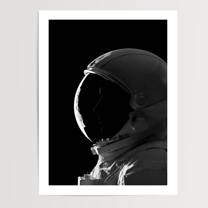 Poster Astronaute - Solitude contemplative en noir et blanc — Vierge - poster-presentation-produit — passe-partout blanc