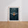 Poster Avion - Envol paisible au-dessus d'une mer de nuages — Vierge - living-room — passe-partout blanc