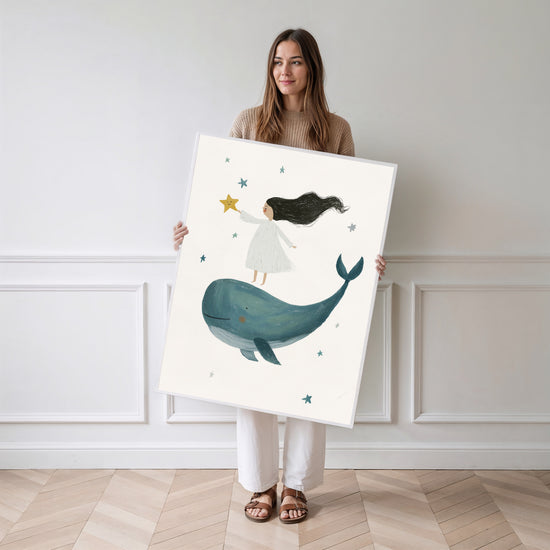Poster Baleine - Une petite fille décroche son étoile — Vierge - poster-femme-debout