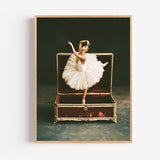 Poster Ballerine - Élégance figée et écrin précieux