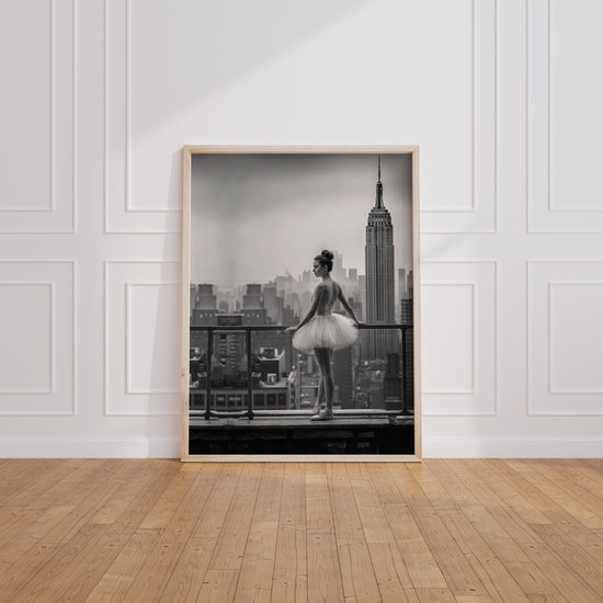Poster Ballerine New York - Grâce suspendue au-dessus des gratte-ciel — Vierge - living-room