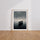 Poster Barque dans la brume - Sérénité d'une mer apaisée — Vierge - living-room — passe-partout blanc