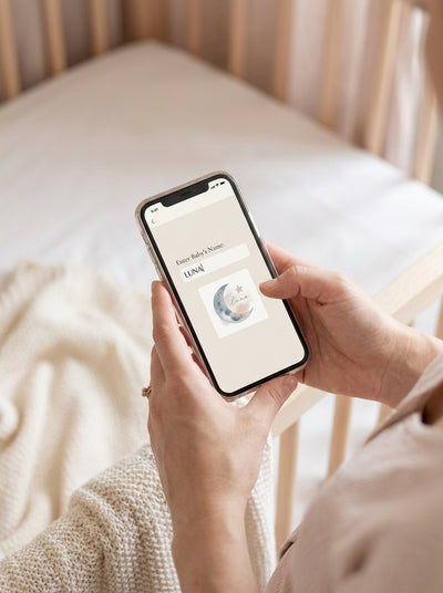Personnalisation d'un poster de naissance sur téléphone : prénom et détails de bébé