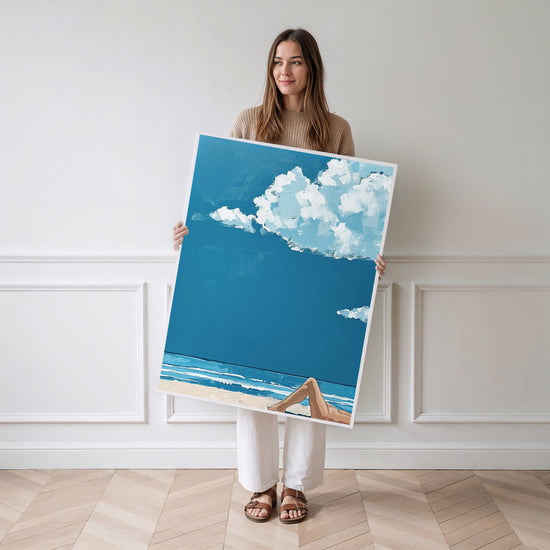 Poster Bord de mer - Les pieds dans le sable tiède — Vierge - poster-femme-debout