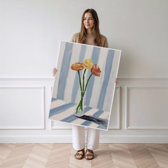 Poster Bouquet fleuri - Fleurs solaires sur rayures bleu ciel — Vierge - poster-femme-debout