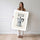 Poster Cafetière italienne - Clin d'œil café rétro et plein d'humour — Vierge - poster-femme-debout — passe-partout blanc