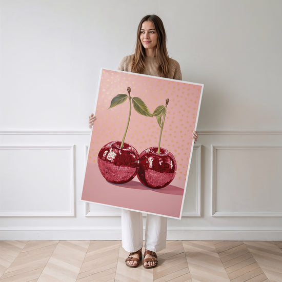 Poster Cerises en fête - Rouge éclatant et gourmandise en cuisine — Vierge - poster-femme-debout