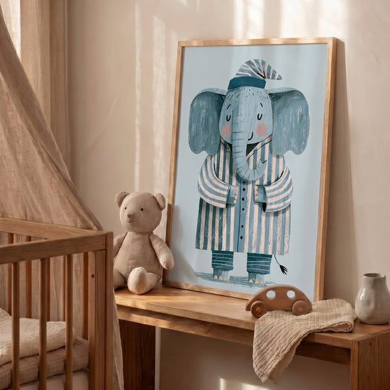 Poster chambre enfant éléphant en pyjama - Tendresse apaisante bleu canard — Décor sur-mesure (IA)