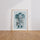 Poster chambre enfant éléphant en pyjama - Tendresse apaisante bleu canard — Vierge - living-room — passe-partout blanc