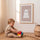 Poster chambre enfant Petit fantôme - Présence douce et complice — Décor sur-mesure (IA) — passe-partout blanc