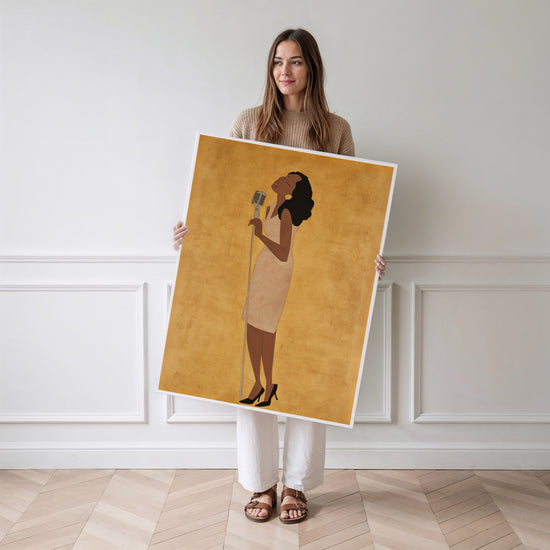 Poster Chanteuse de jazz - Élégance feutrée d'un soir de club — Vierge - poster-femme-debout