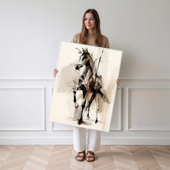 Poster Cheval abstrait - Élan noir et beige en pleine course — Vierge - poster-femme-debout