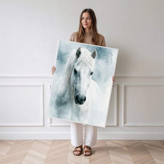 Poster Cheval blanc - Douceur d'une aquarelle bleutée et rêveuse — Vierge - poster-femme-debout