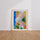 Poster Chrysanthèmes - Bouquet frais sur fond de rayures pastel — Vierge - living-room — passe-partout blanc