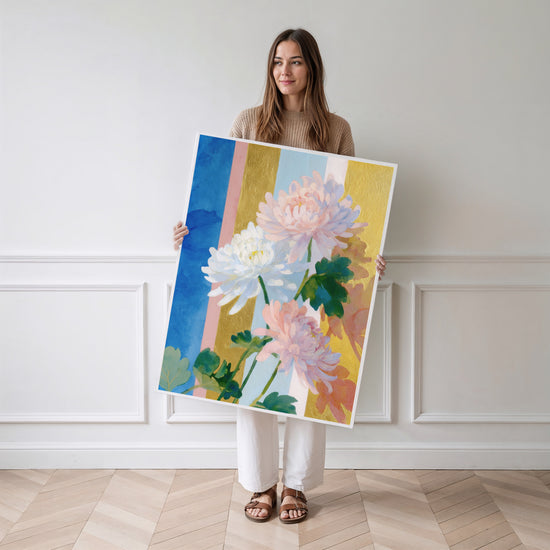 Poster Chrysanthèmes - Bouquet frais sur fond de rayures pastel — Vierge - poster-femme-debout