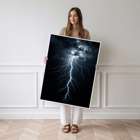 Poster Ciel orageux - Éclairs et puissance de la nature déchaînée — Vierge - poster-femme-debout