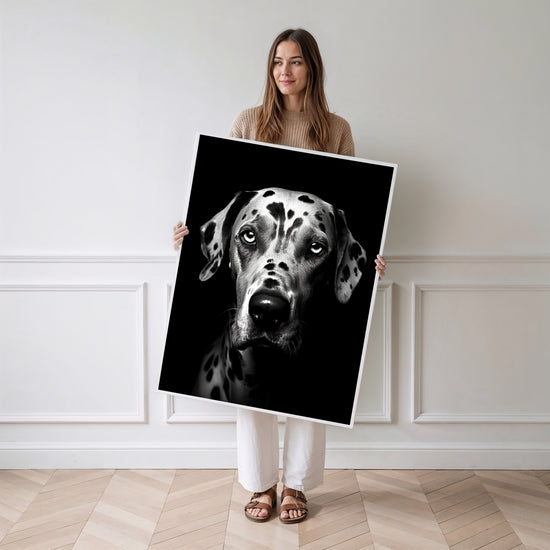 Poster Dalmatien - Portrait noir et blanc plein d'élégance — Vierge - poster-femme-debout