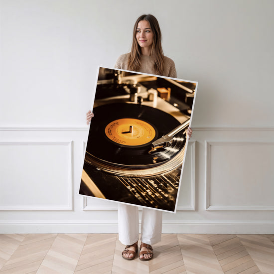 Poster Disque vinyle - Le voyage rétro d'une passion musicale — Vierge - poster-femme-debout