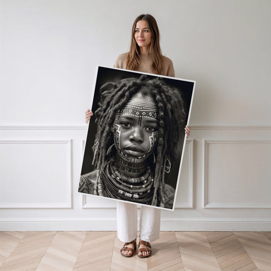 Poster Enfant du Monde - Regard d'une petite fille d'Éthiopie — Vierge - poster-femme-debout