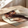 Poster Femme aux fleurs - Portrait romantique tout en douceur — Vierge - poster-enroullé