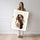 Poster Femme aux fleurs - Portrait romantique tout en douceur — Vierge - poster-femme-debout — passe-partout blanc