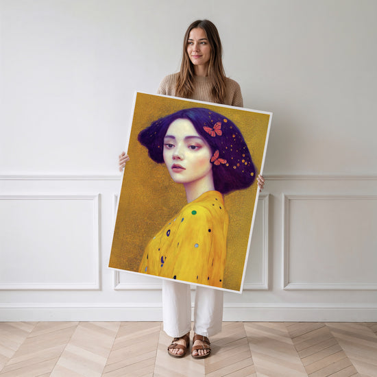 Poster Femme aux papillons - Grâce dorée selon Klimt — Vierge - poster-femme-debout