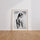 Poster Femme de dos - Nu épuré au crayon et fusain — Vierge - living-room — passe-partout blanc