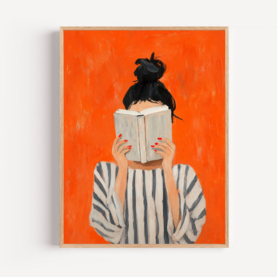 Poster femme lisant un livre sur fond orange vif, chemise rayée et vernis rouge, art moderne