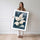 Poster Feuilles dorées - Élégance douce entre bleu nuit et or — Vierge - poster-femme-debout — passe-partout blanc