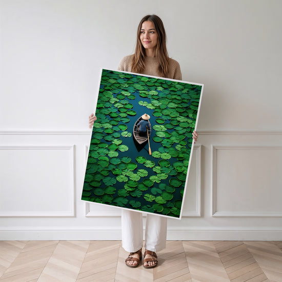 Poster Fleurs de lotus - Douceur d'un lac au petit matin — Vierge - poster-femme-debout