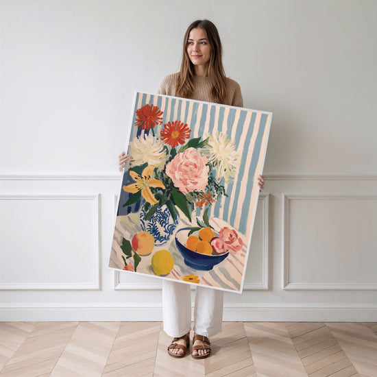 Poster Fleurs en vase - Bouquet d'été aux couleurs joyeuses — Vierge - poster-femme-debout