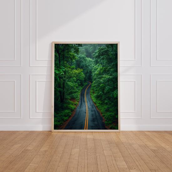 Poster Forêt - Sentier verdoyant et souffle de nature apaisante — Vierge - living-room