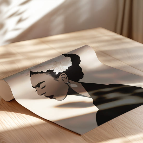Frida-Kahlo Poster – minimalistisches Schwarz-Weiß-Porträt — ohne Rahmen – gerolltes Poster