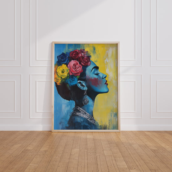 Poster Frida Kahlo - Portrait vibrant entre bleu profond et jaune solaire — Vierge - living-room