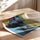 Poster Frida Kahlo - Portrait vibrant entre bleu profond et jaune solaire — Vierge - poster-enroullé — passe-partout blanc