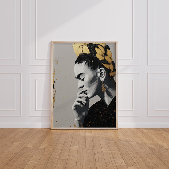 Poster Frida Kahlo - Street art noir, blanc et or plein de caractère — Vierge - living-room