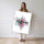 Poster Géométrie abstraite - Lignes roses et grises en mouvement — Vierge - poster-femme-debout — passe-partout blanc