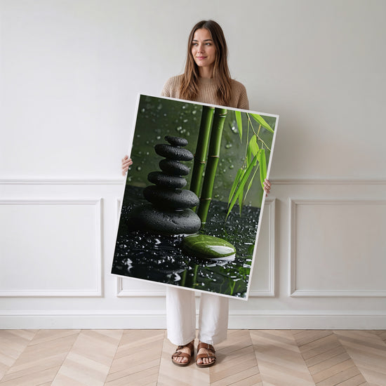 Poster Galets zen et bambou - Instant de calme et d'équilibre — Vierge - poster-femme-debout