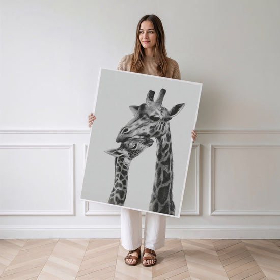 Poster Girafes - Douce étreinte entre une mère et son petit — Vierge - poster-femme-debout