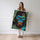 Poster Gorille street art - Regard urbain et dents en or — Vierge - poster-femme-debout