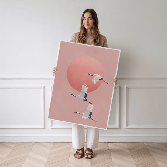 Poster Grues blanches zen - Envol paisible au soleil couchant — Vierge - poster-femme-debout