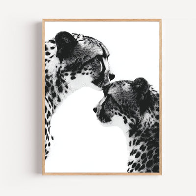 Poster Gepardenmutter & Junges – Sanfte Wildnis in Schwarz-Weiß