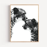 Poster Guépards mère et petit - Tendresse sauvage en noir et blanc