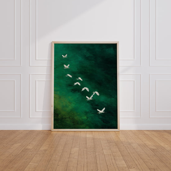 Poster Hérons blancs - Envol paisible sur une eau émeraude — Vierge - living-room